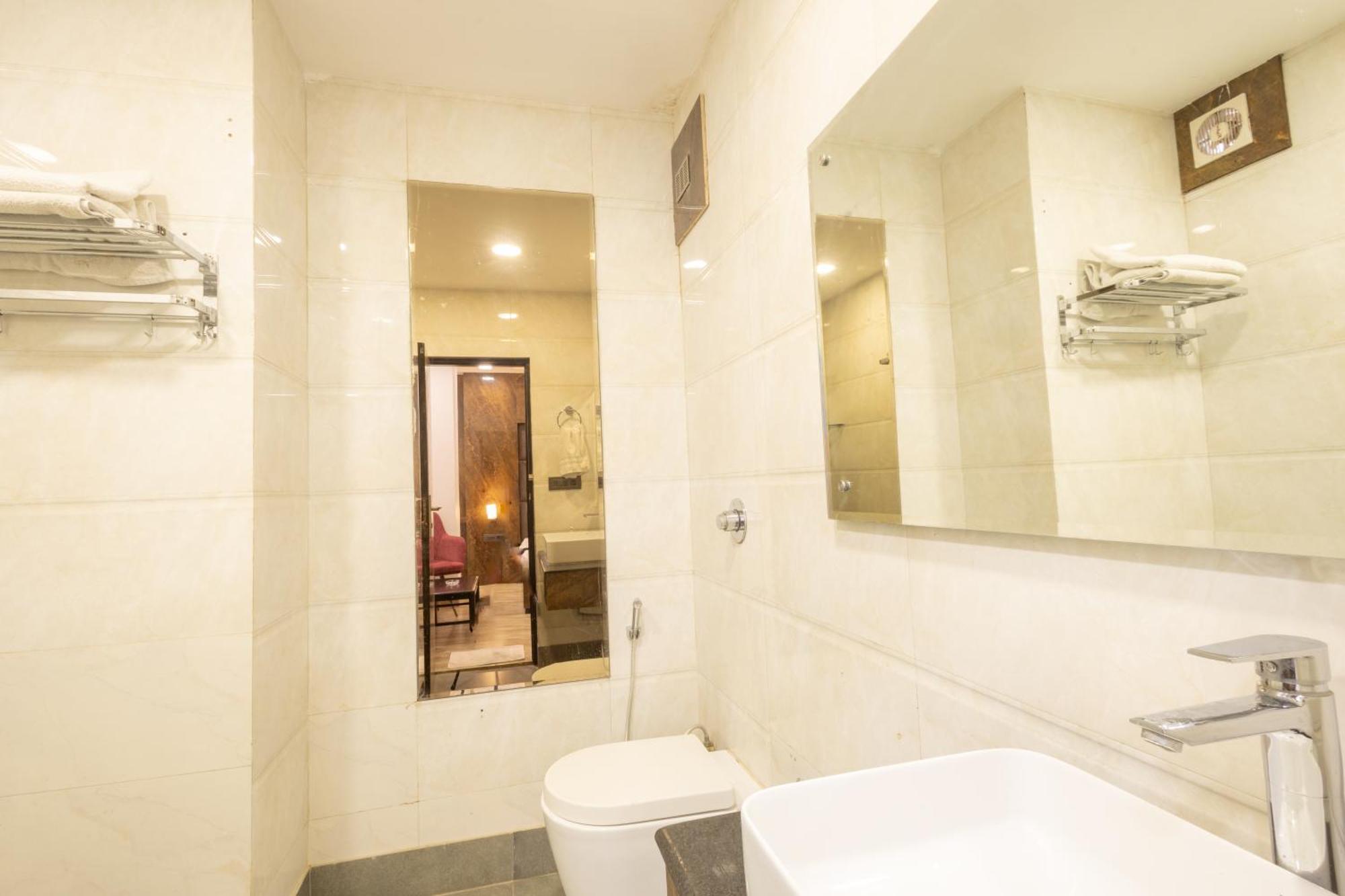 Hotel Cosmo Near Blk Hospital Karol Bagh デリー エクステリア 写真